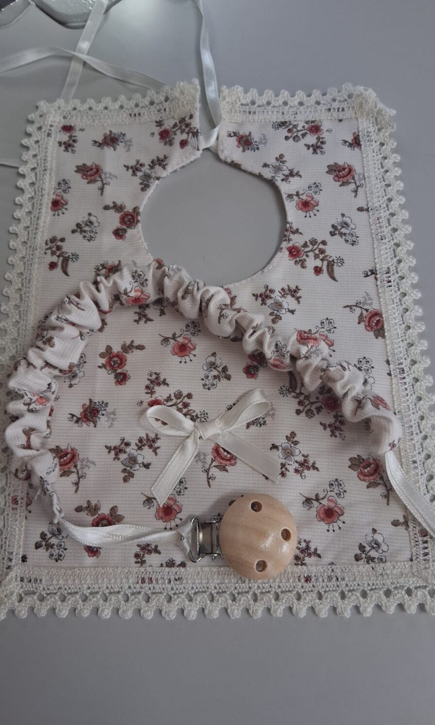 Pack de babero y chupetero